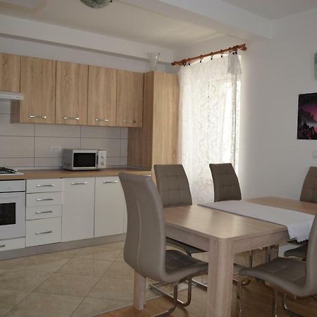 Apartment Michael Krk Town Exteriör bild