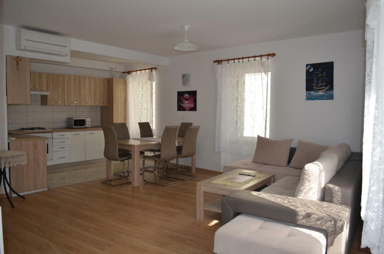 Apartment Michael Krk Town Exteriör bild