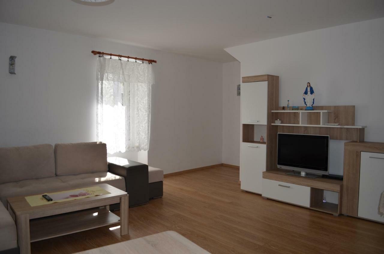 Apartment Michael Krk Town Exteriör bild