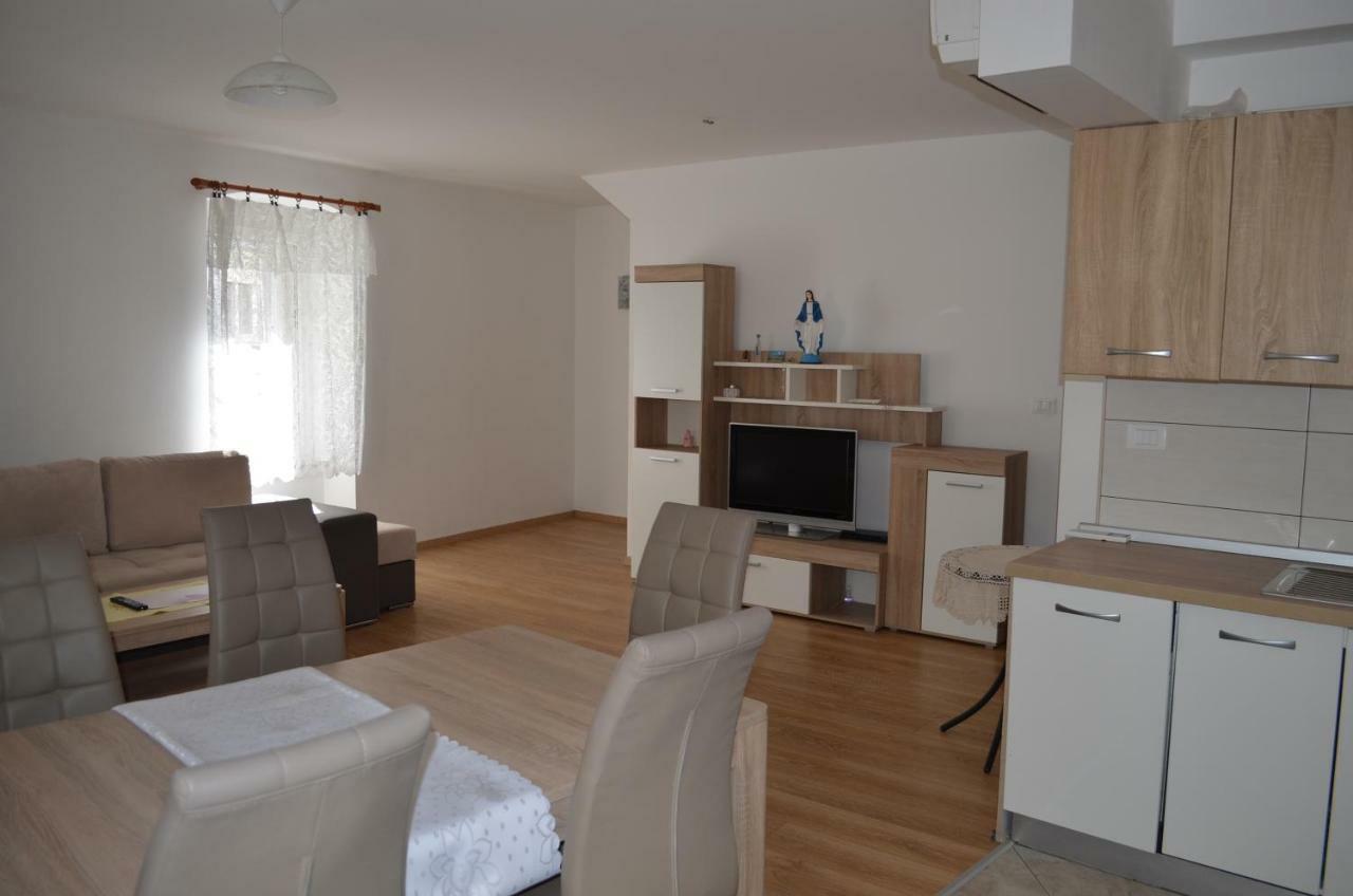 Apartment Michael Krk Town Exteriör bild