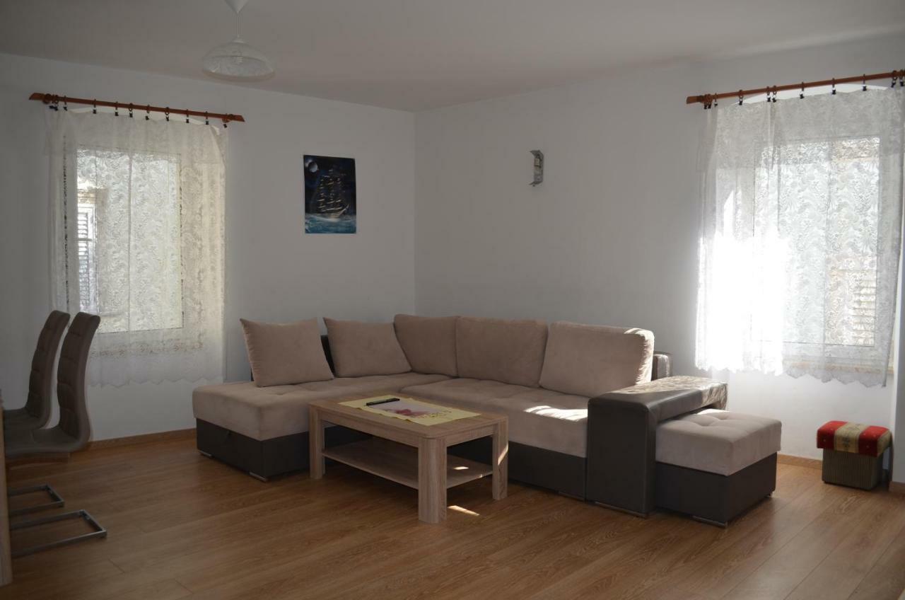 Apartment Michael Krk Town Exteriör bild